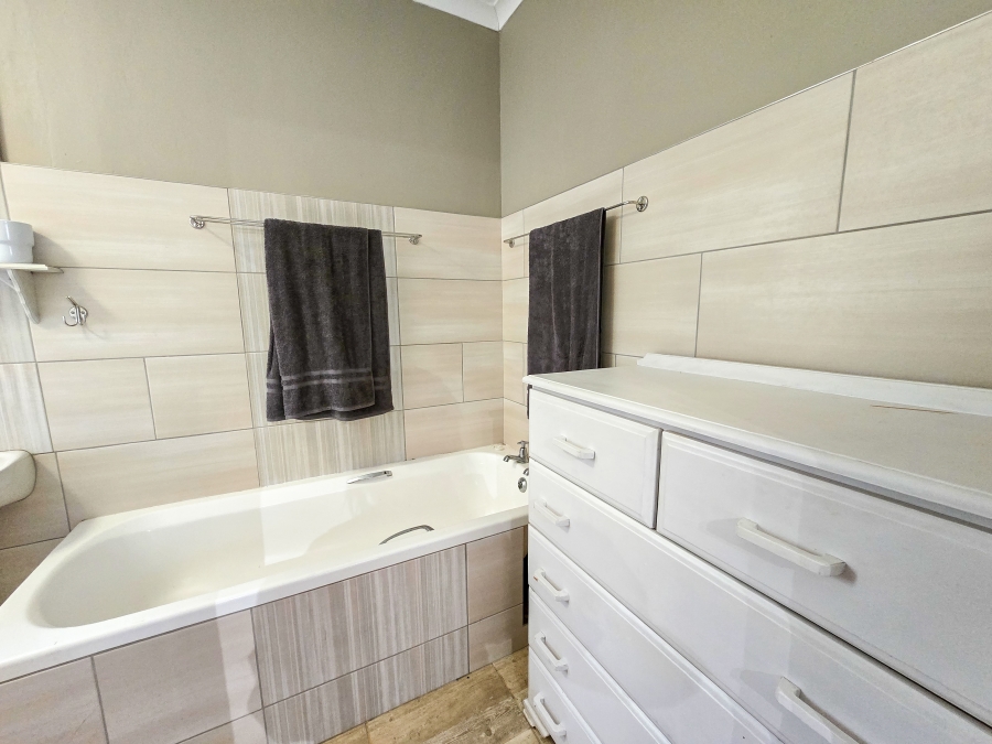 3 Bedroom Property for Sale in Stilbaai Wes Western Cape